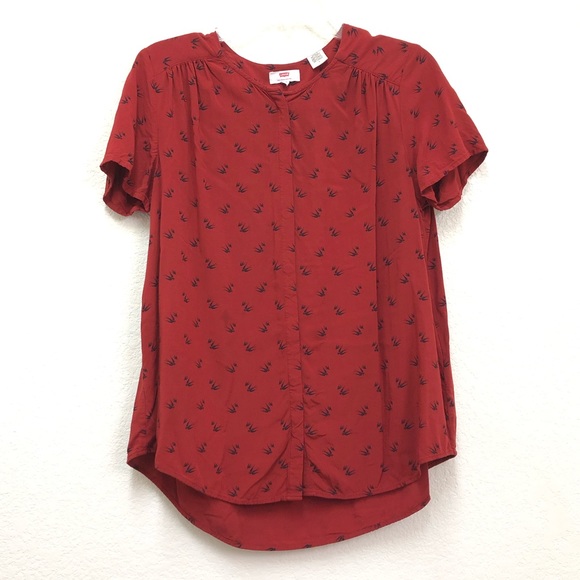 Levi's Tops - 🎁 Levi’s Sparrow Print High Low Button Down Top